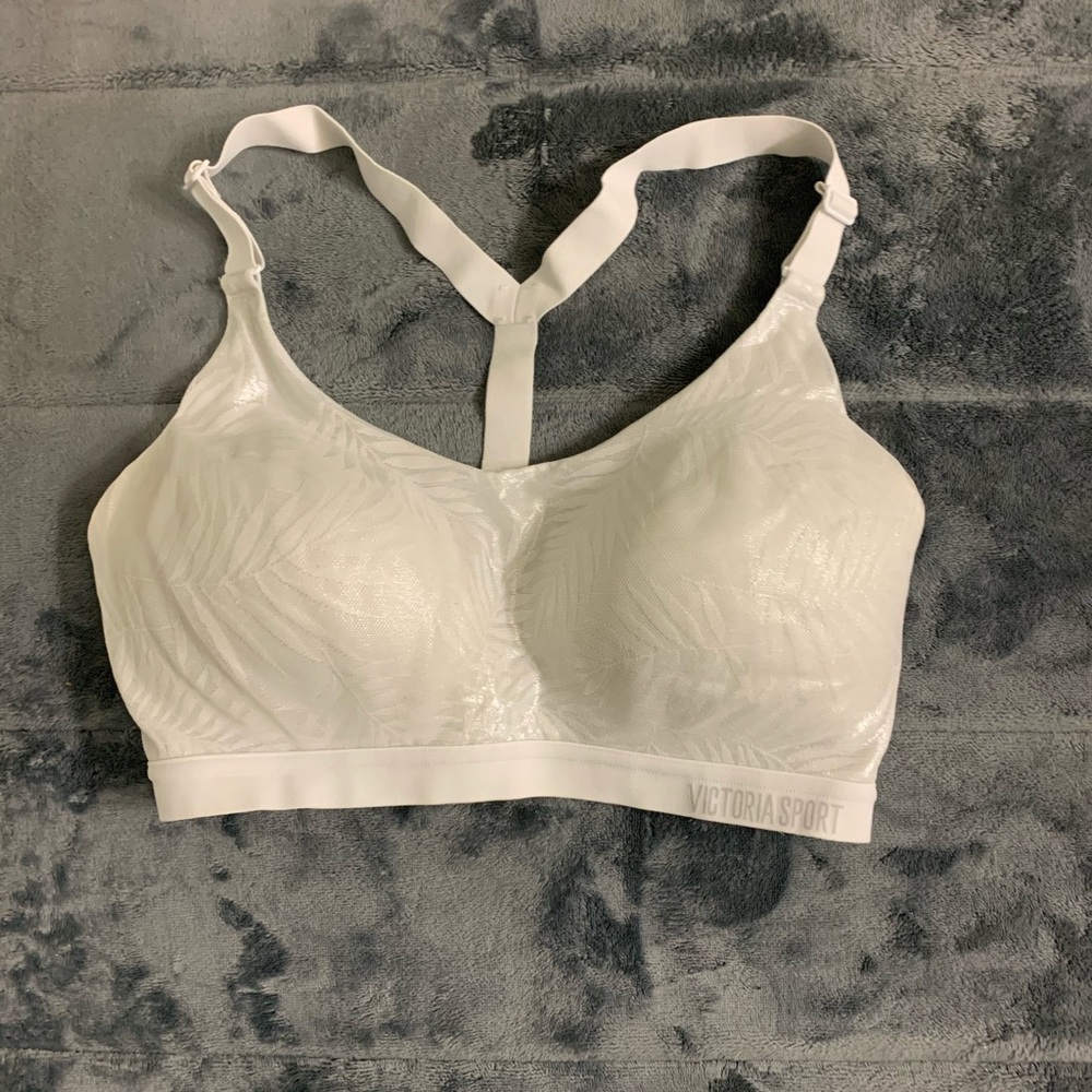 NEW WITHOUT TAGS VICTORIA SECRET SPORTS BRA